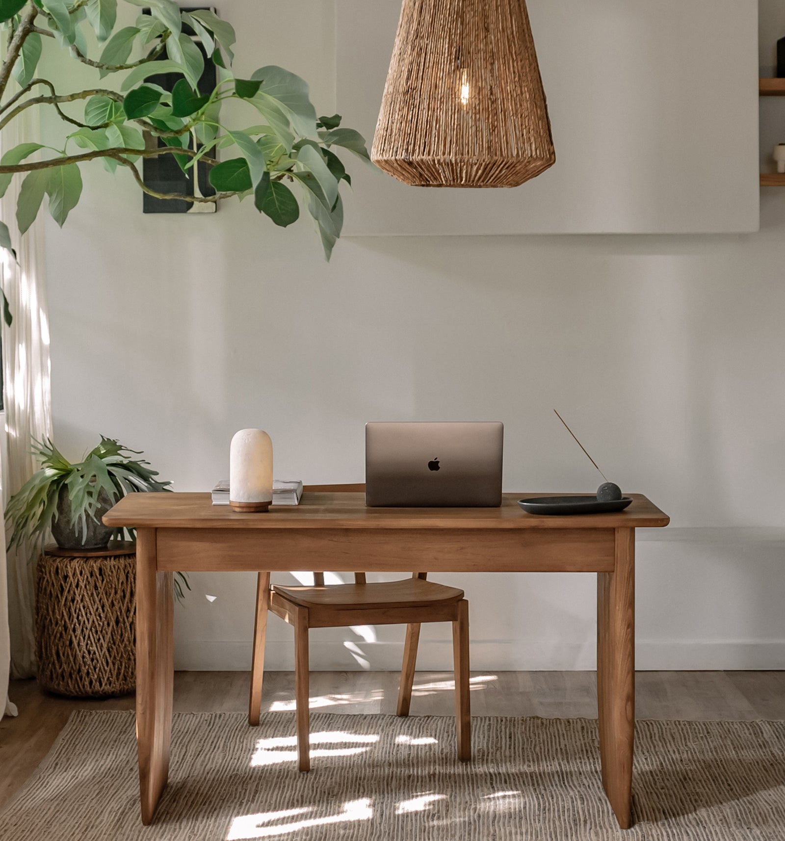 Nova Writing Desk