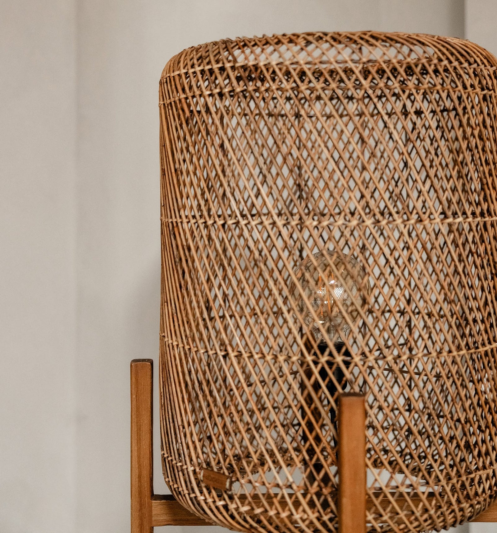 Aurora Standing Lamp - Rattan