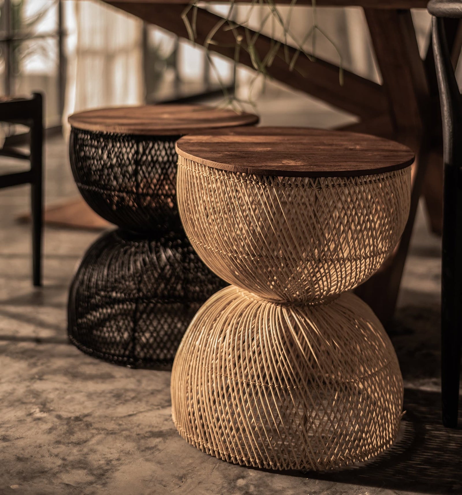Collectables wave side table pure