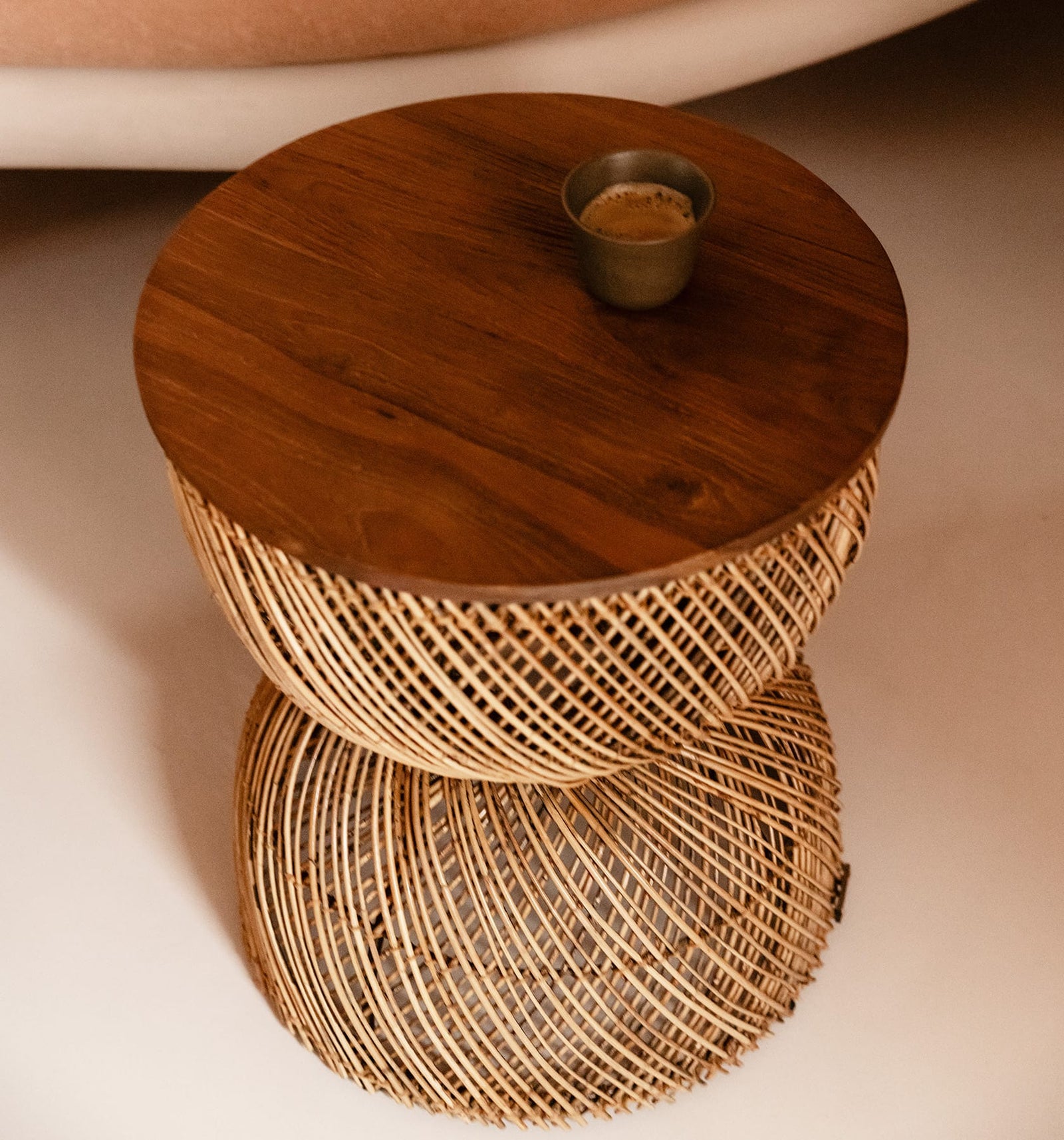 Wave Side Table Kulit