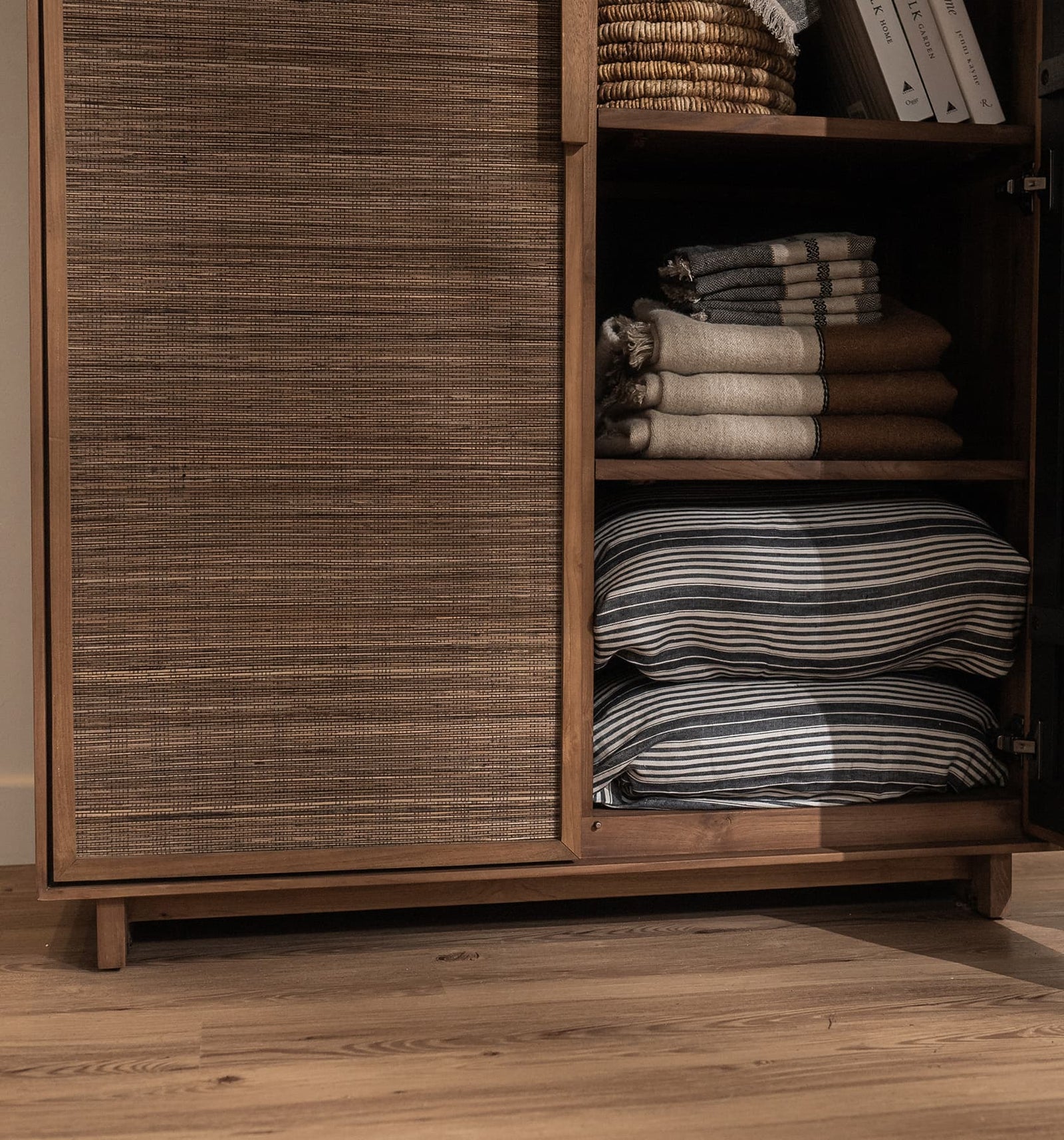 Hopper Wardrobe 4 Doors