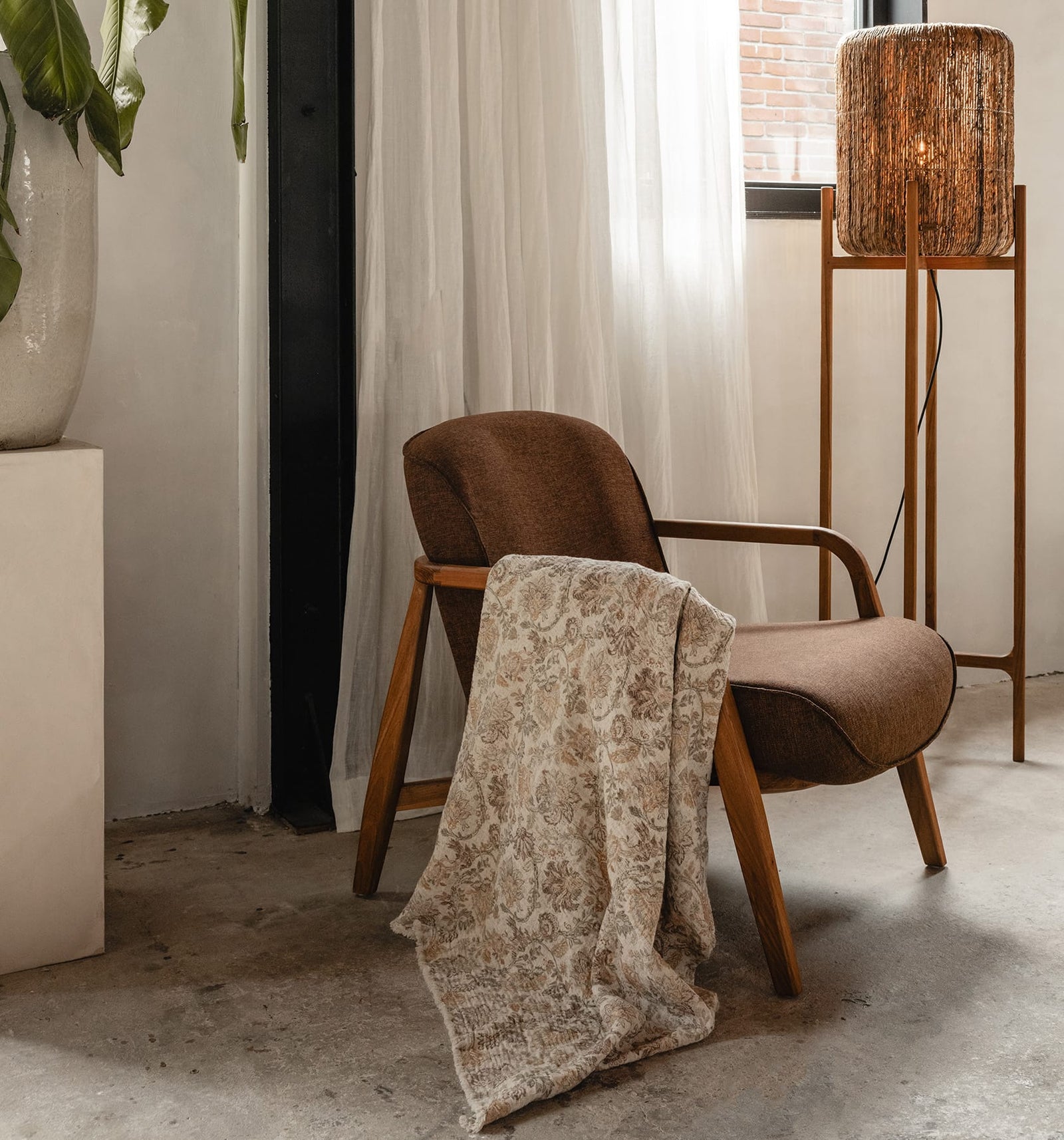 Jesse Lounge Chair - Brown