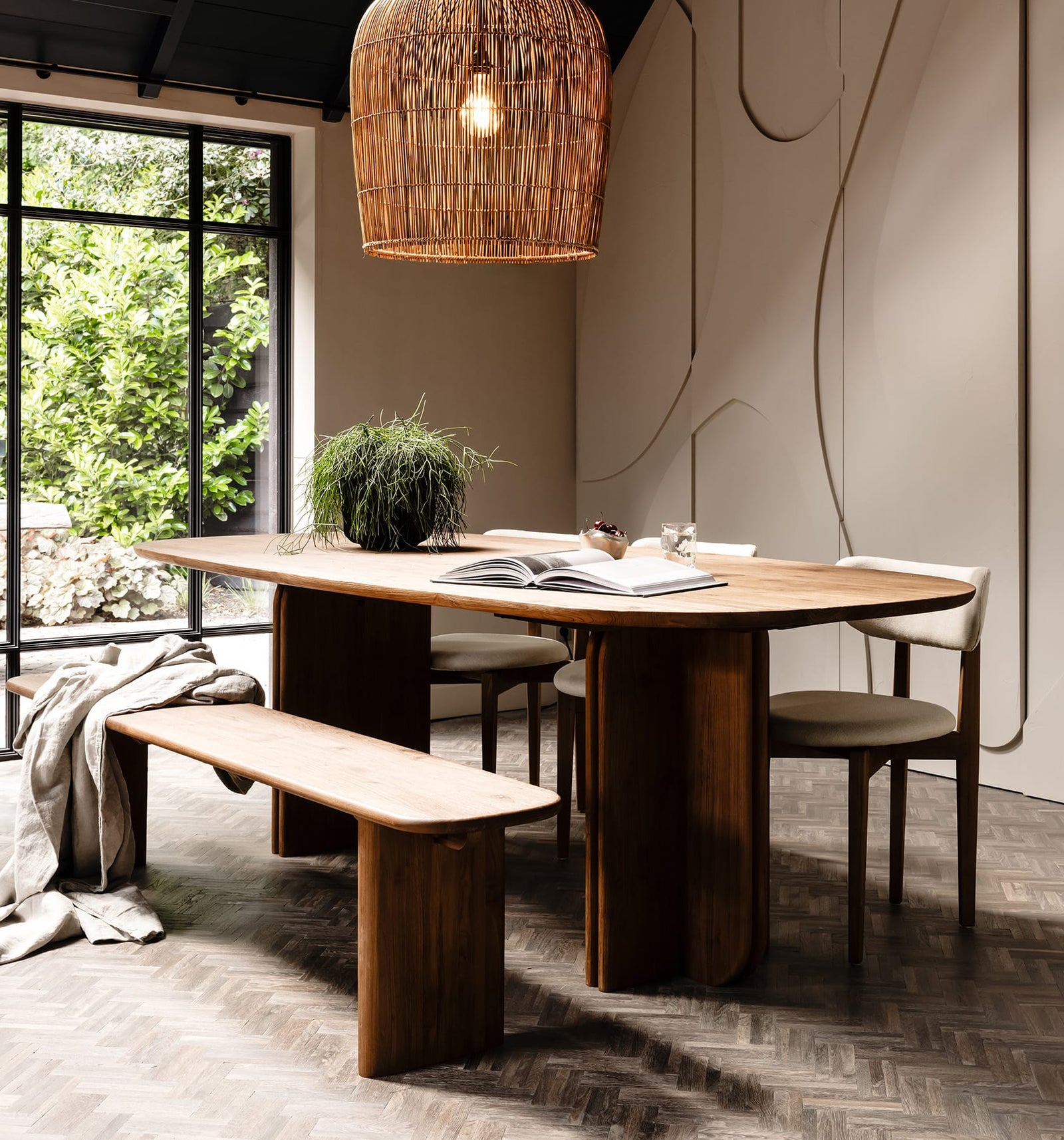 Linea Dining Table
