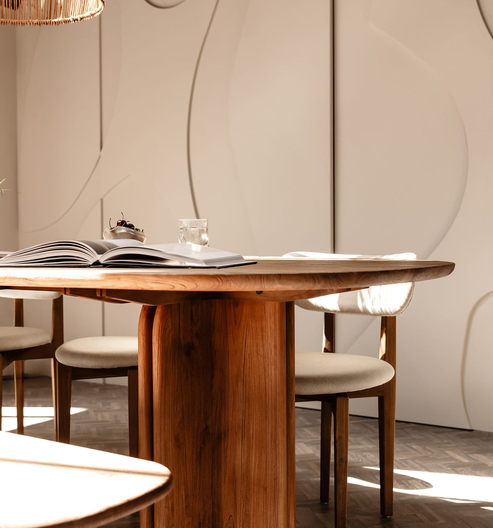 Linea Dining Table