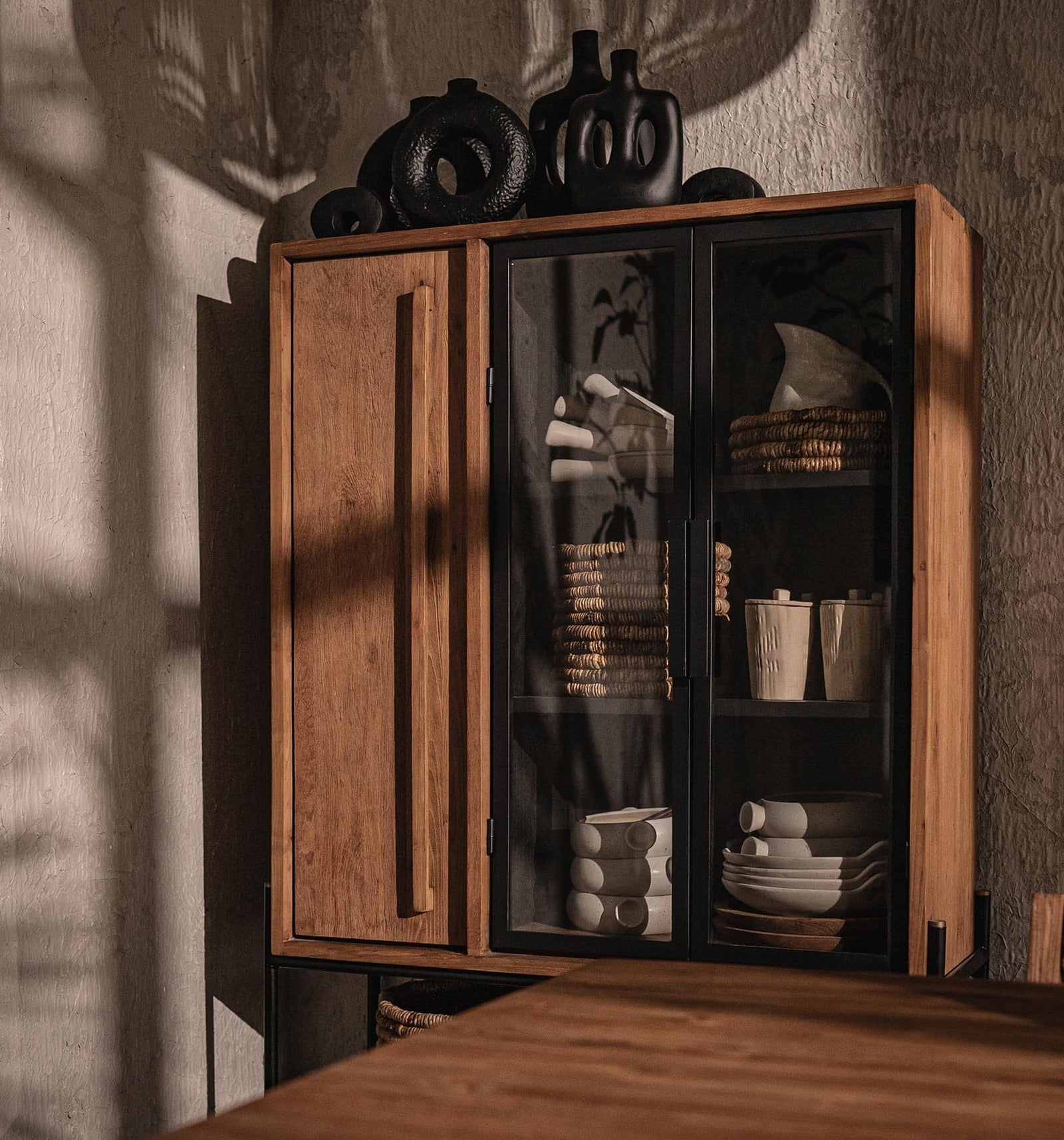 Outline Cabinet 3 Doors 2 Glass