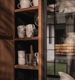 Outline Cabinet 3 Doors 2 Glass