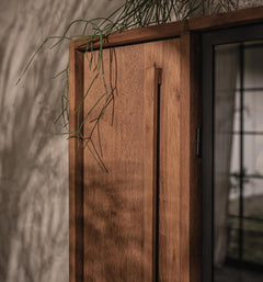 Outline Cabinet 3 Doors 2 Glass