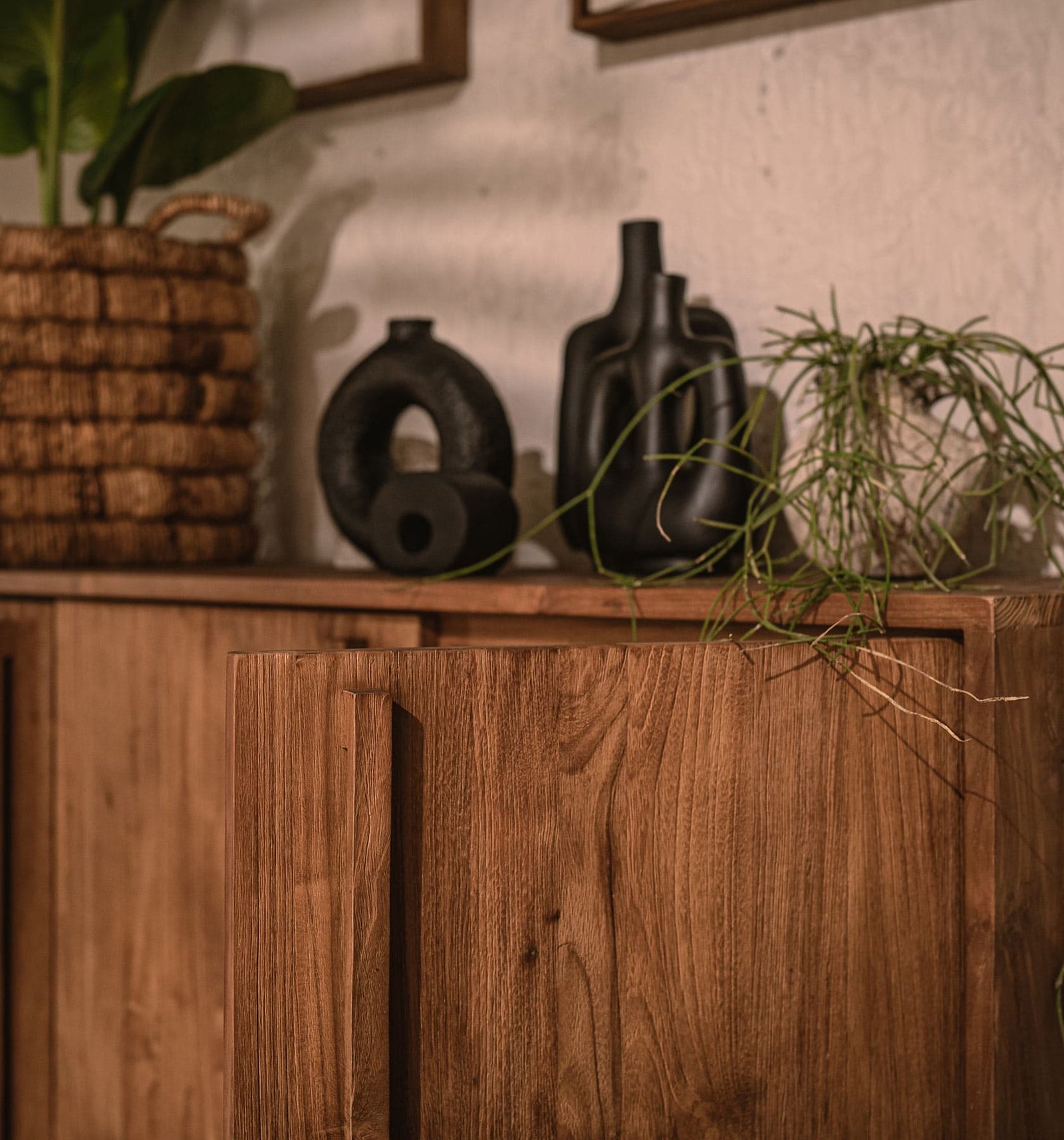 Outline Dresser 3 Doors
