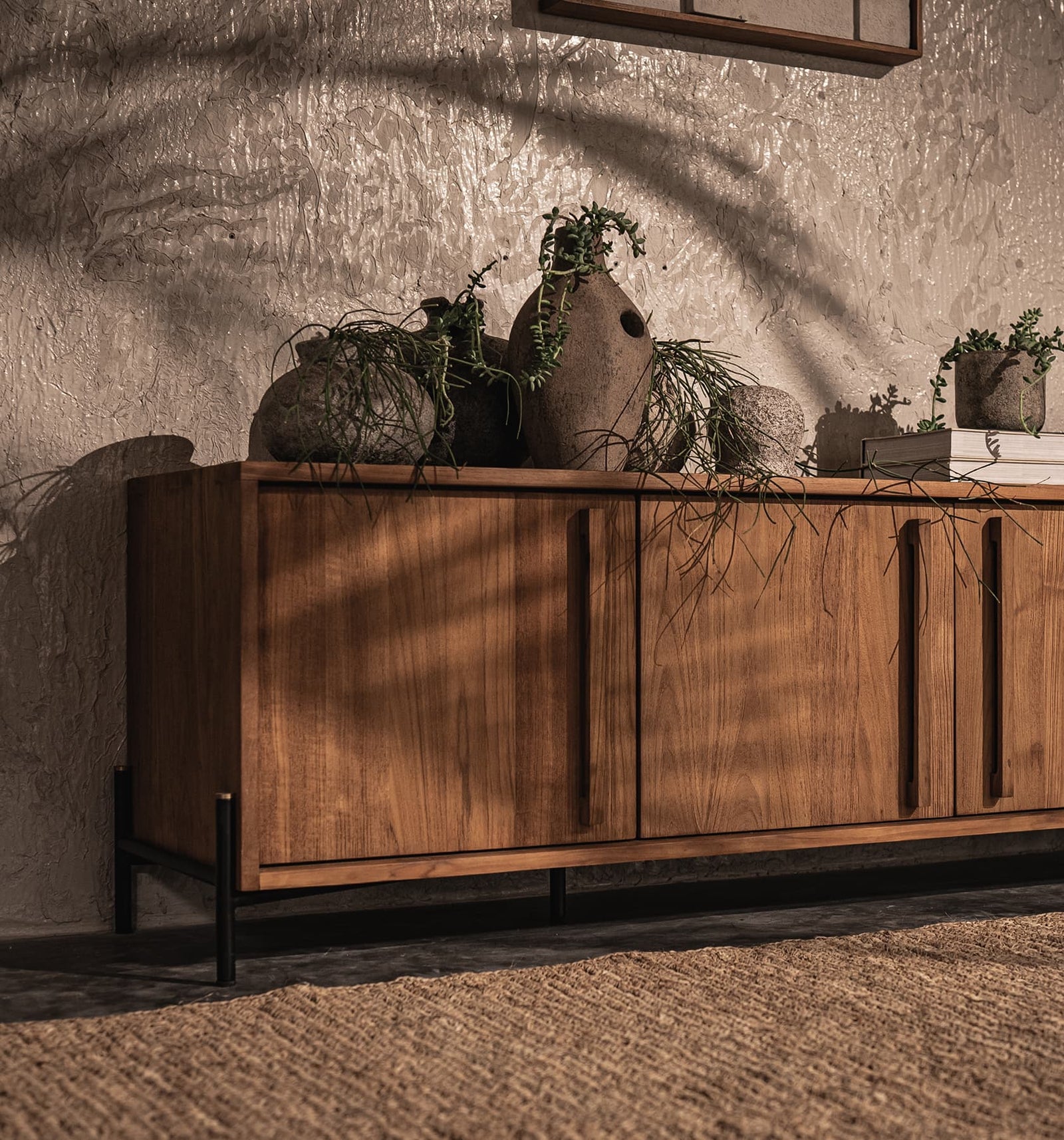 Outline Dresser 4 Doors Short