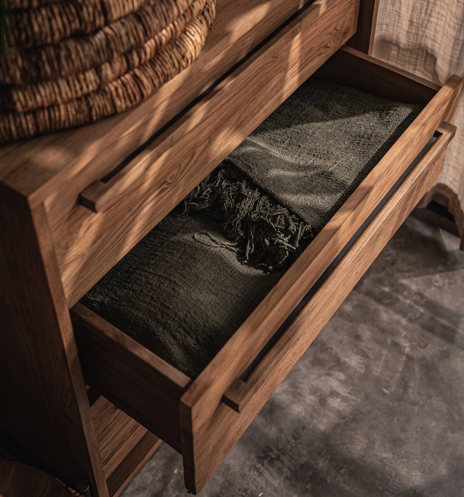 Outline Dresser 3 Drawers