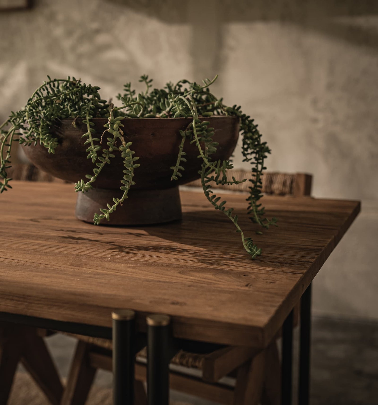 Outline Dining Table
