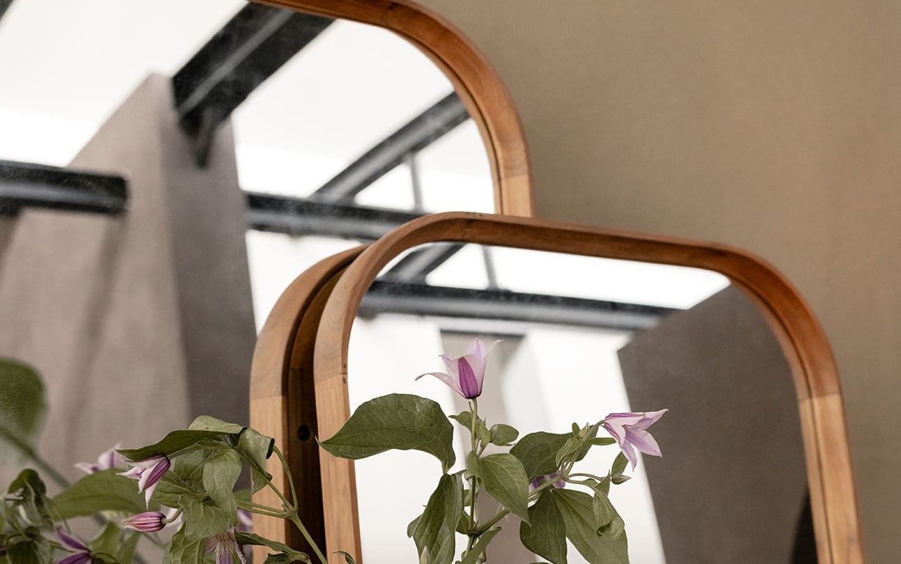 Opral Mirror