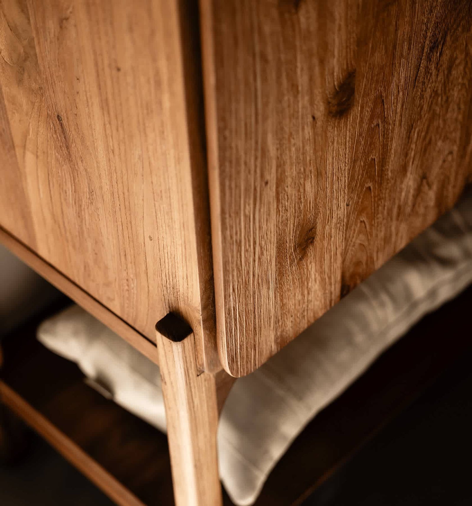 Tess 4 Doors Cabinet